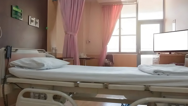 深圳市2025年入户_汪小菲带儿女到内蒙古,玥儿骑马他牵马 许达说任职言时哲在前发